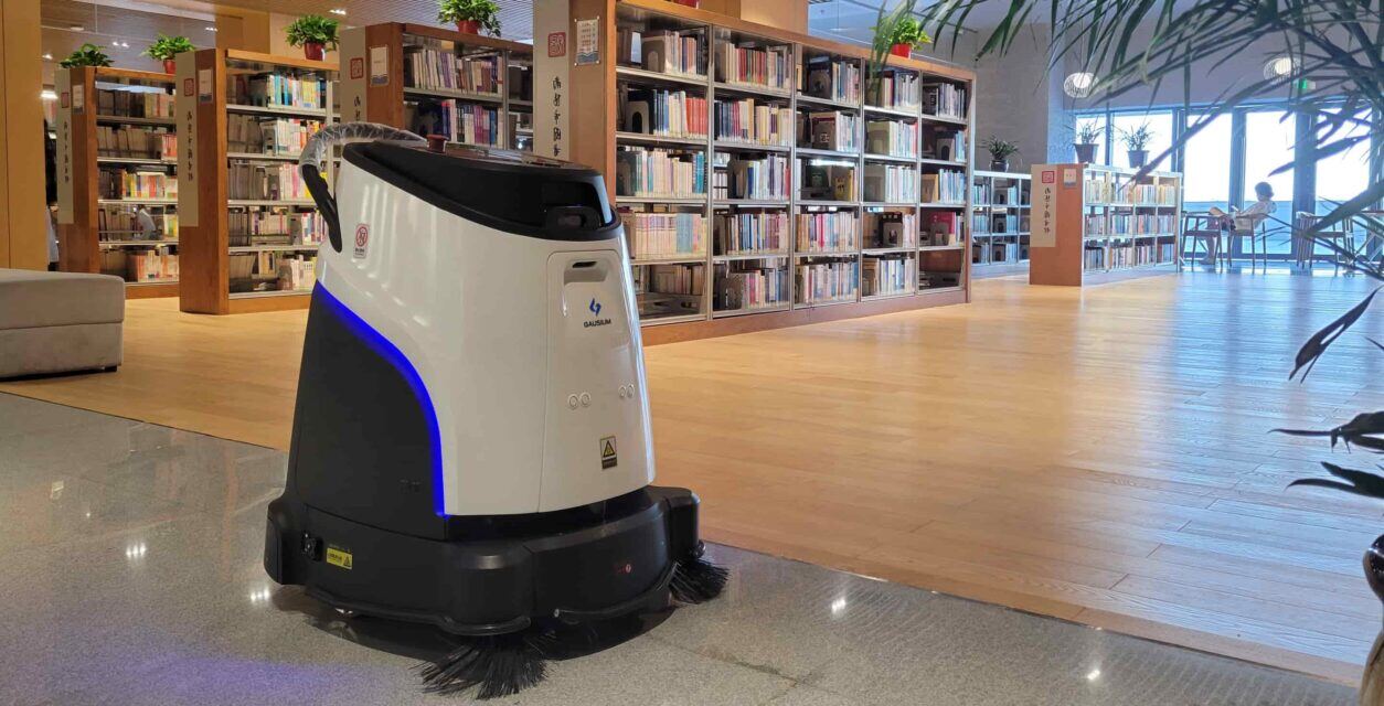 Gausium Vacuum 40 | Hotel Corridor Cleaning