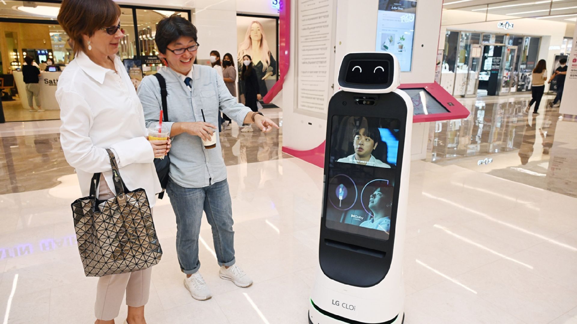 LG CLOi GuideBot Robot | Interactive Guide