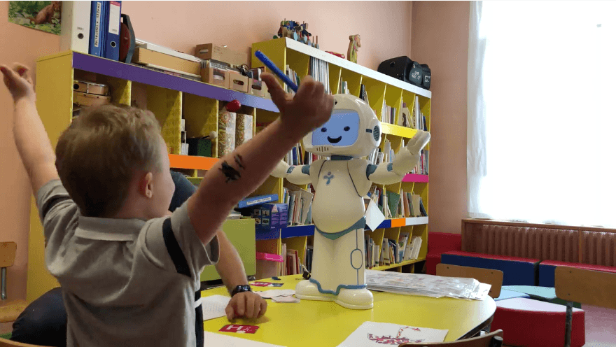 QTrobot_autism therapy_children with autism 5