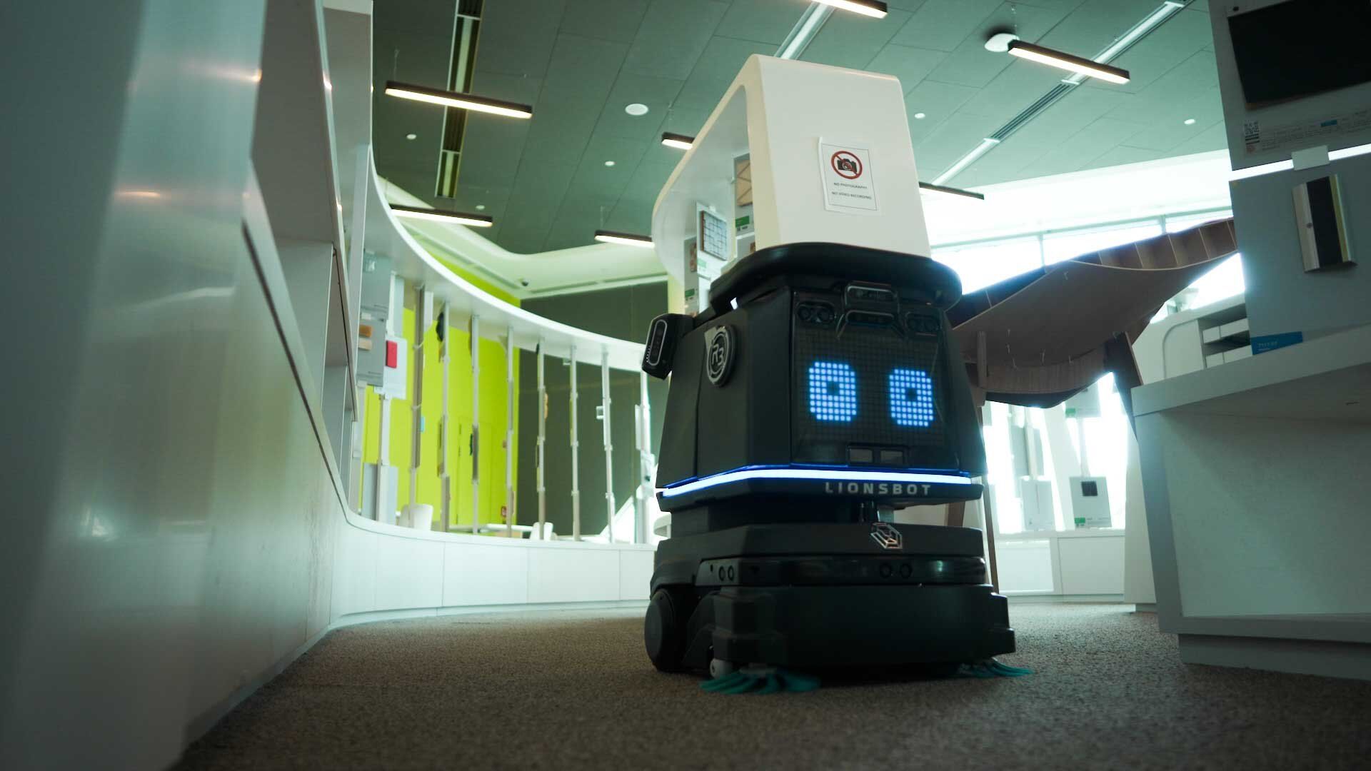 LionsBot R3 Vac Robot | 3D Lidar Cleaning