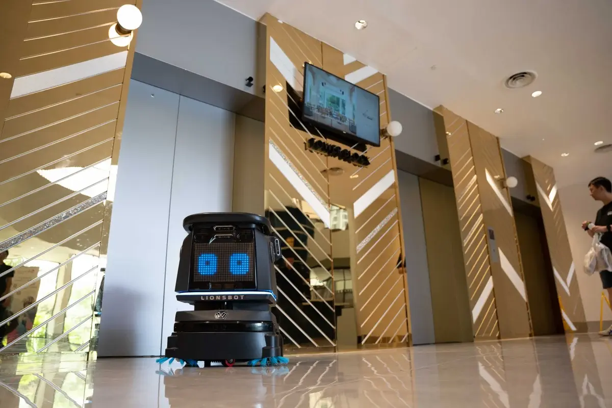 LionsBot R3 Vac Robot | 3D Lidar Cleaning