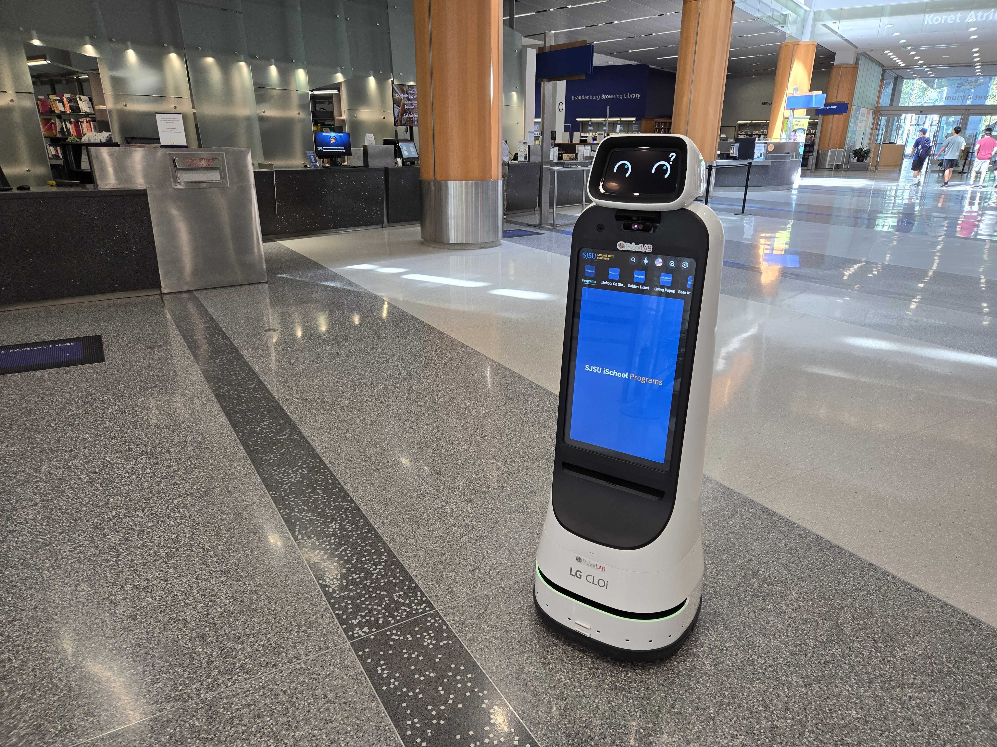 LG Cloi Guidebot lifestyle (2)